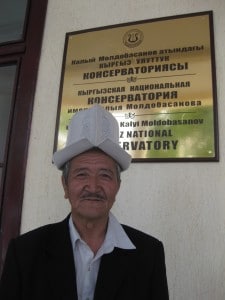 Nazarkyl Seydrakmanov in front of the Bishkek Conservatory, where he trains future manaschis