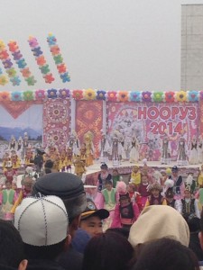 A crowd faces the Nooruz stage.