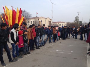 A clearing in the crowd to play "Alchiki"