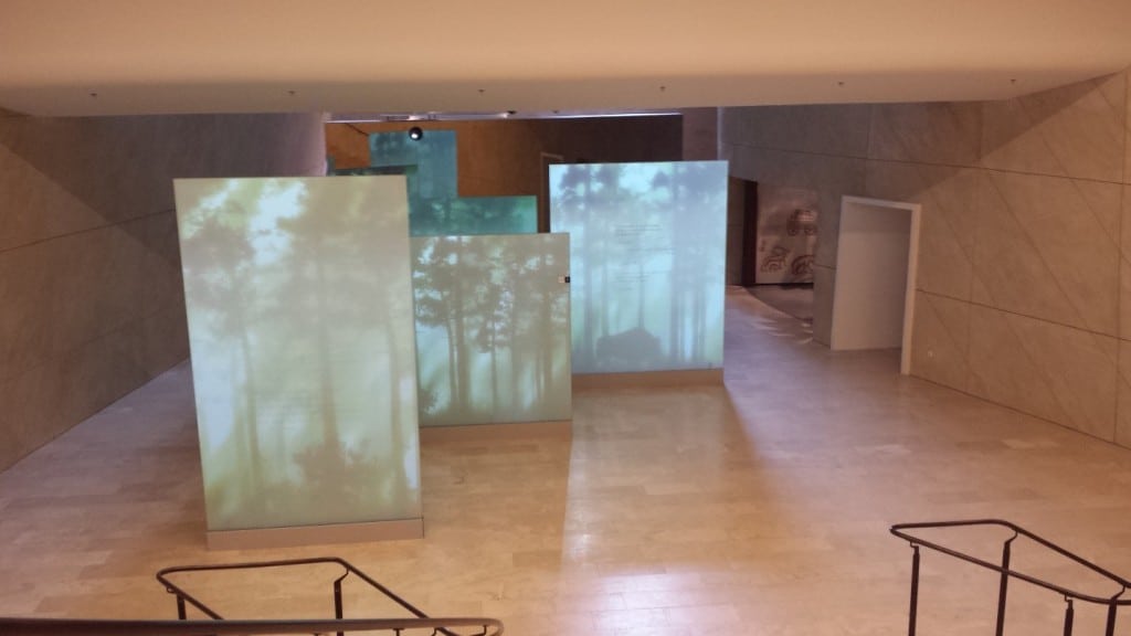 Projected on the screens of the first gallery - "Forest" - is the explanation of the meaning of POLIN, i.e. both the word for Poland in Yiddish and "rest here" in Hebrew