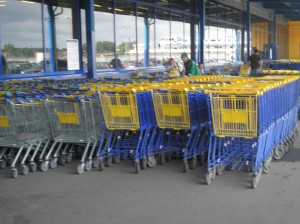 Shopping carts at Lenta