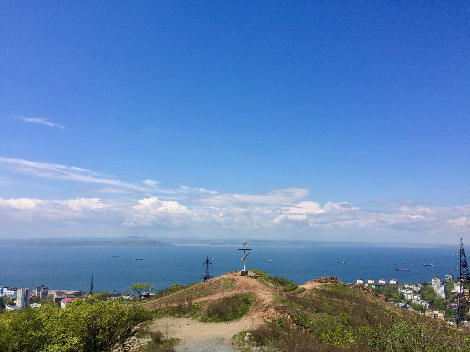 Седанка камчатский край. Седанка Владивосток море. Амурский залив Владивосток. Пляж Седанка Владивосток. Гора Седанка Владивосток.